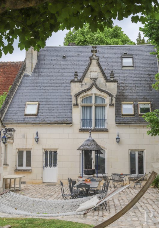 À Loches, au sud-est de Tours, une maison patricienne du 19e siècle posée sur les remparts de la ville - photo  n°7